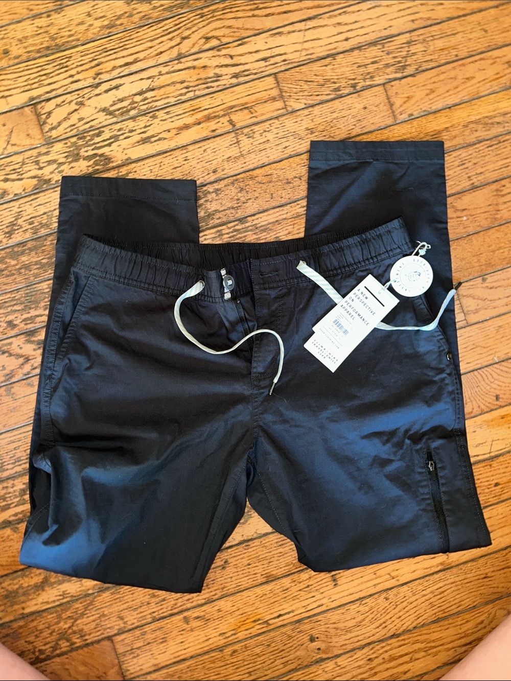 Vuori women’s gray Performance Jogger Pants new with tags - Picture 2 of 6